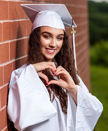 Alyssa-Grad-02