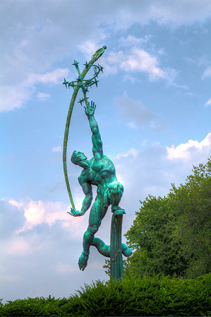 1964 World Fair Statue