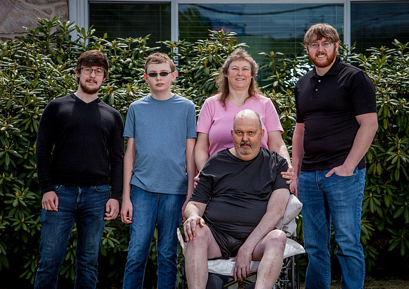 THOMPSON-FAMILY-MAY-1ST-2022- (10)
