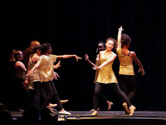 Holiday-Spectacular-2025-Firday (4)