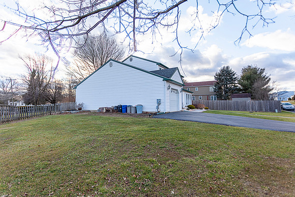 2196-FOXTAIL-DR-POTTSTOWN- (3)