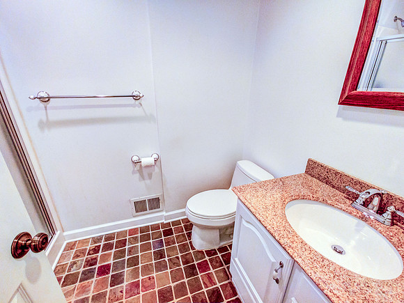 48-RAMPART-DR-CHESTERBROOK- (27)