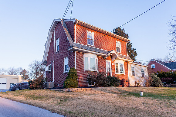 1525-FARMINGTON-AVE- (25)