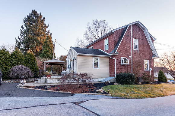 1525-FARMINGTON-AVE- (26)