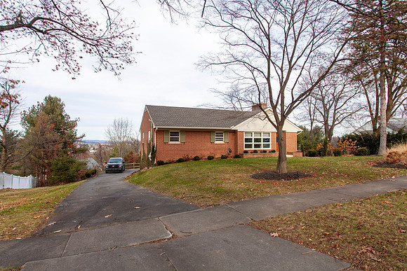 111-GRANDVIEW-BLVD-READING- (19)