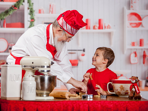 GREYSON-BAKING-COOKIES-WITH-SANTA-2022- (1)