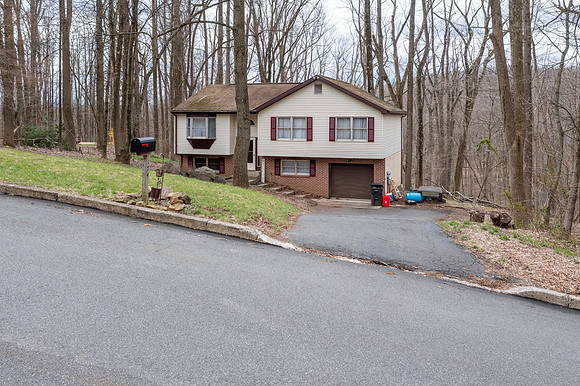 174-MAPLE-LEAF-LANE-POTTSTOWN- (1)