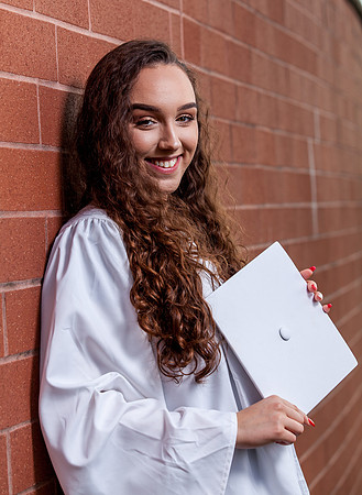 Alyssa-Grad-19