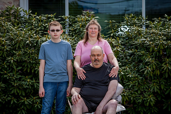 THOMPSON-FAMILY-MAY-1ST-2022- (8)