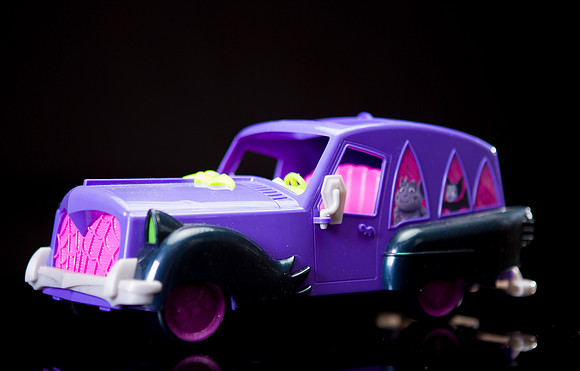 BUSTI-VANESSA-ADDAMS-FAMILY-CAR- (1)