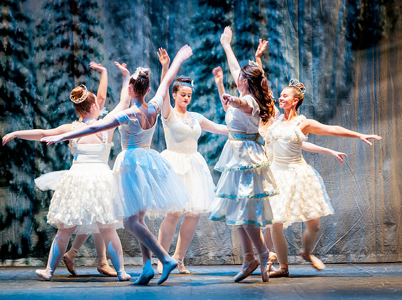 RA-NUTCRACKER-2018-SNOW- (25)