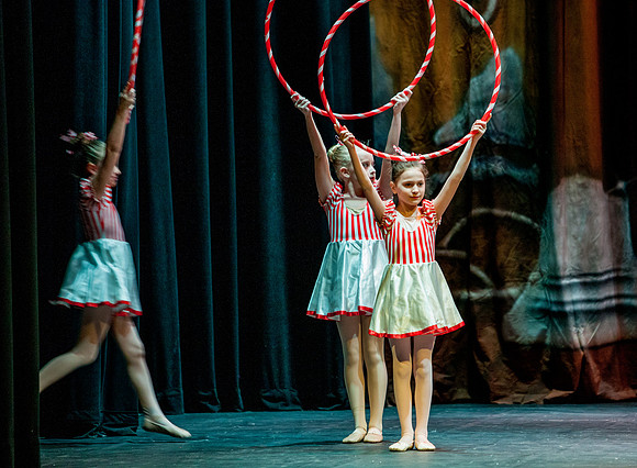 RA-NUTCRACKER-2018-CANDYCANE- (1)