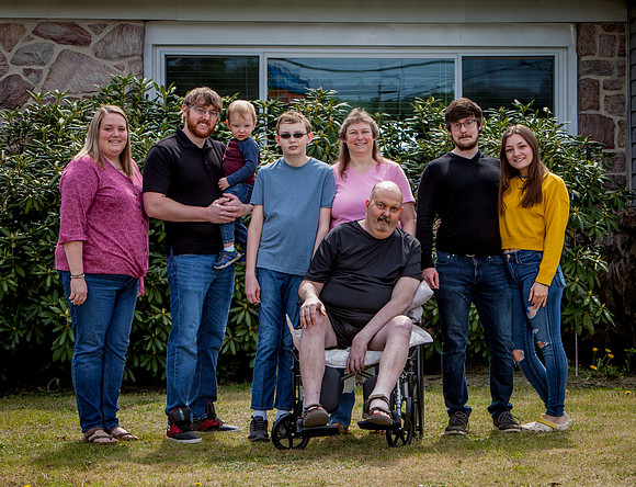 THOMPSON-FAMILY-MAY-1ST-2022- (5)
