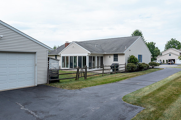 3040-BURTON-DR-GILBERTSVILLE- (17)